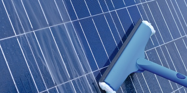 Reinigung von Solarmodulen